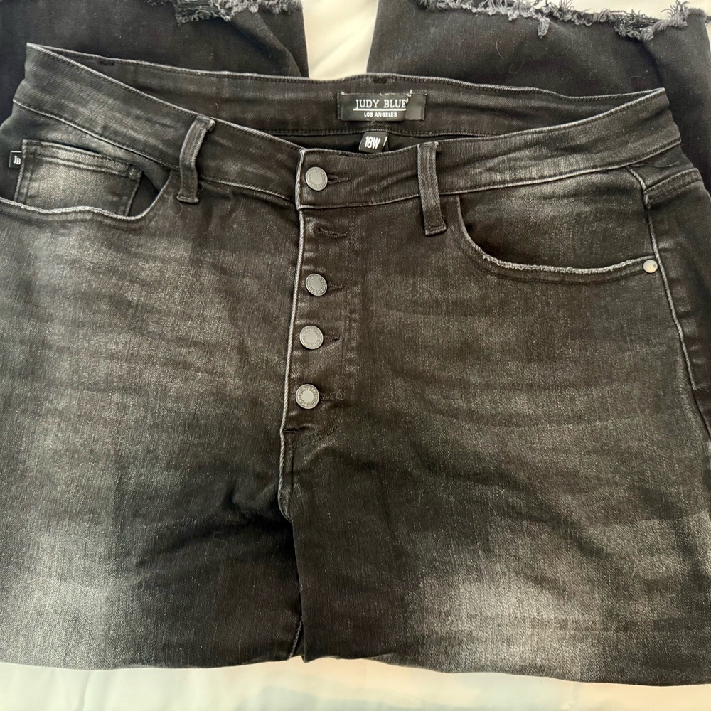 Judy Blue women Black cropped jeans- 18W - Picture 4 of 8